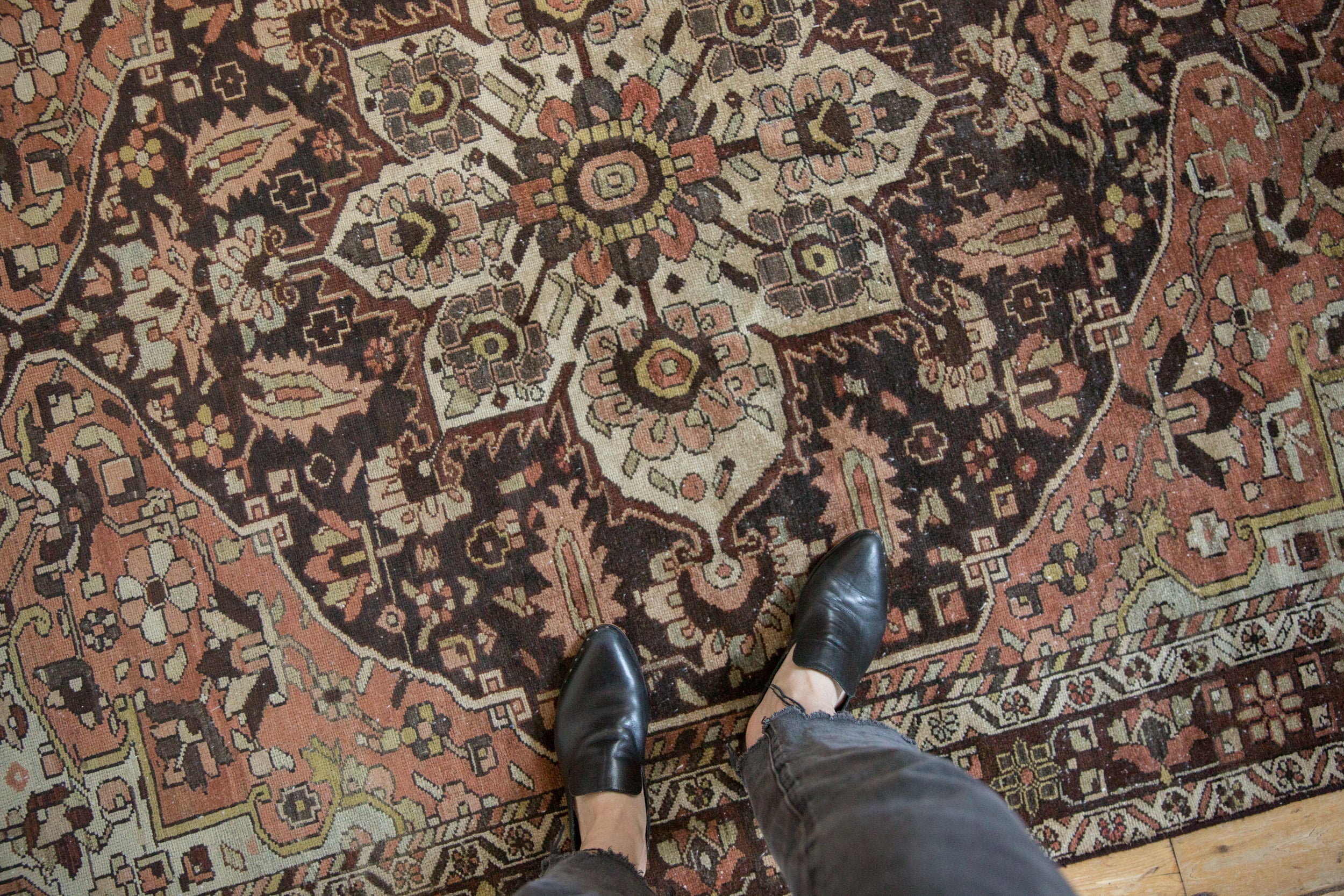 5.5x7 Vintage Distressed Hamadan Carpet // ONH Item ee005316, Image 1