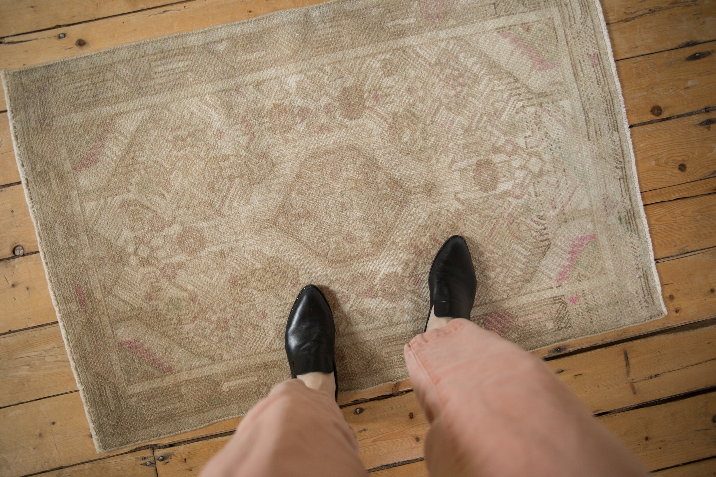 2.5x4 Vintage Distressed Tajabad Rug // ONH Item ee005361, Image 1