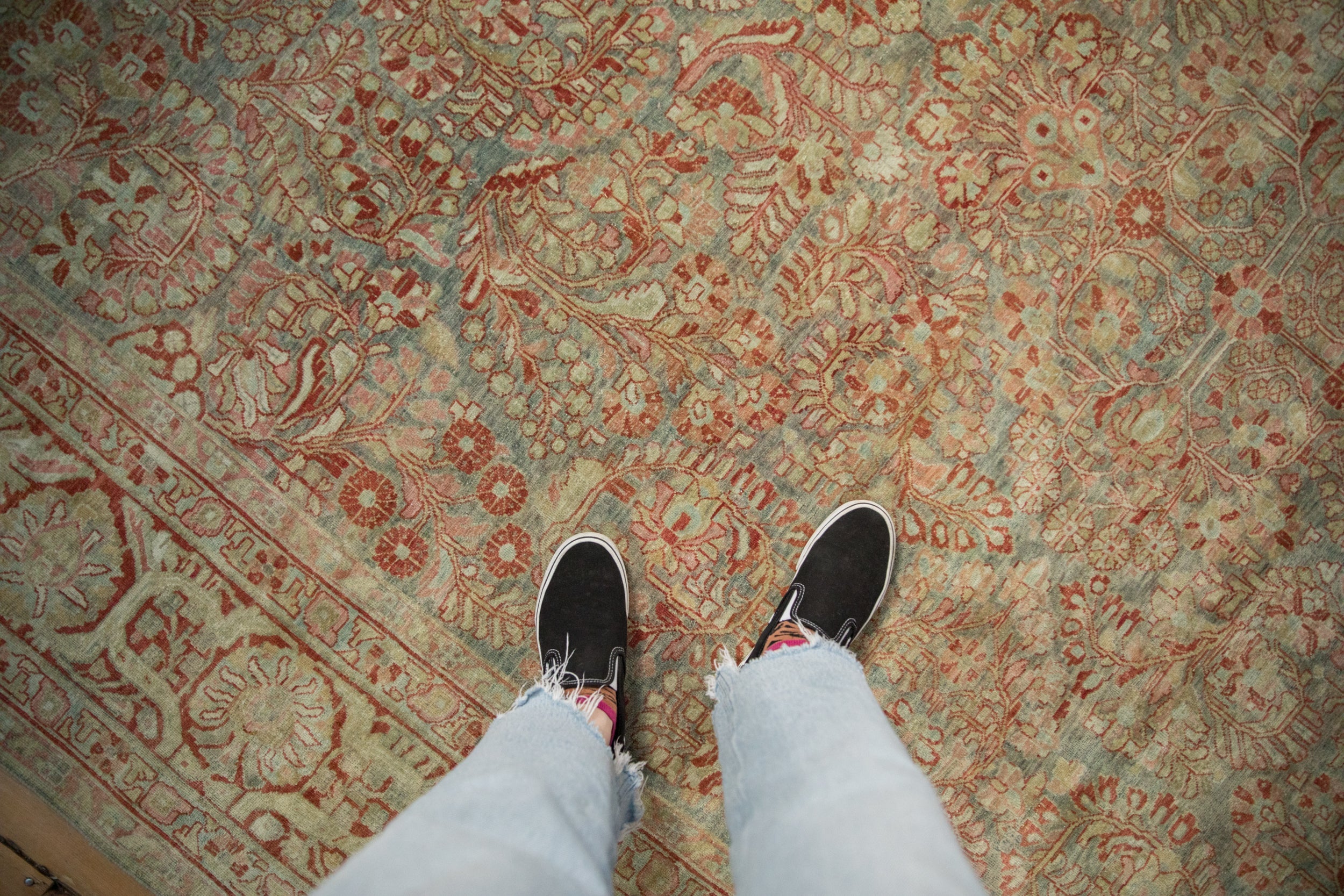 8.5x12 Antique Distressed Sarouk Carpet // ONH Item ee005383, Image 1