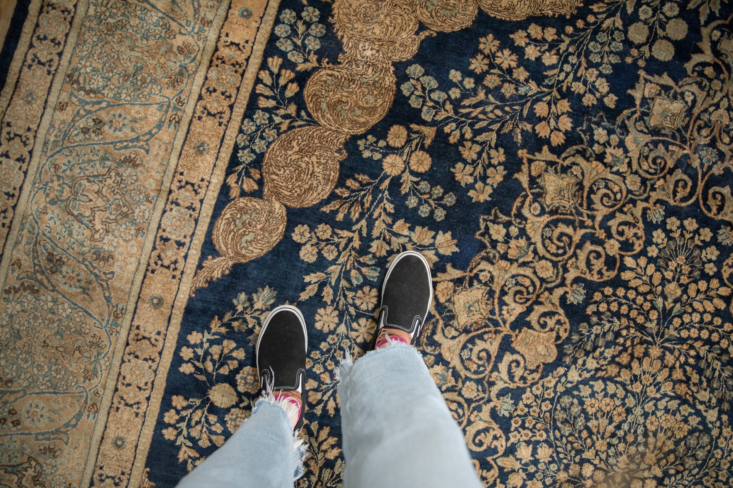 9.5x13.5 Vintage Tea Washed Kerman Carpet // ONH Item ee005396, Image 1