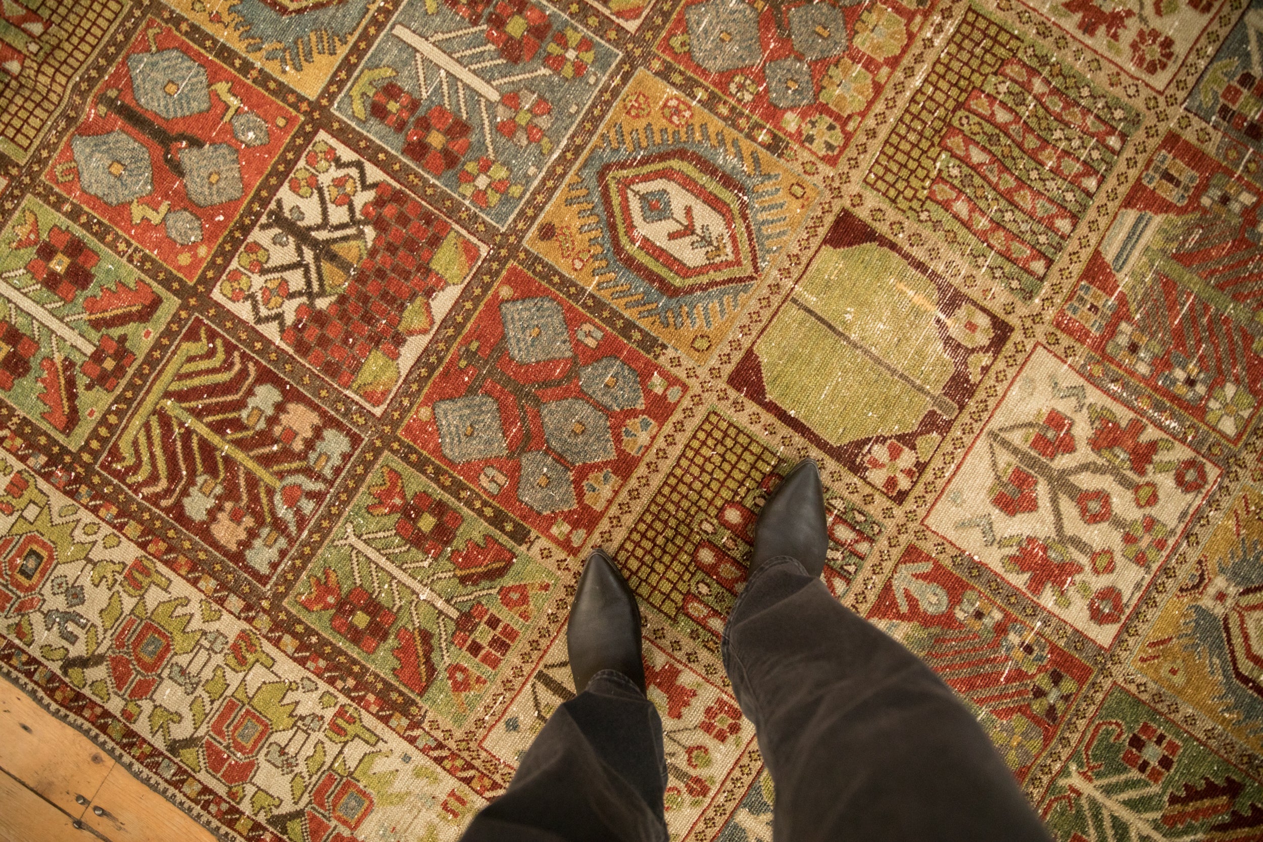 6.5x10.5 Vintage Distressed Bakhtiari Carpet // ONH Item ee005399, Image 1