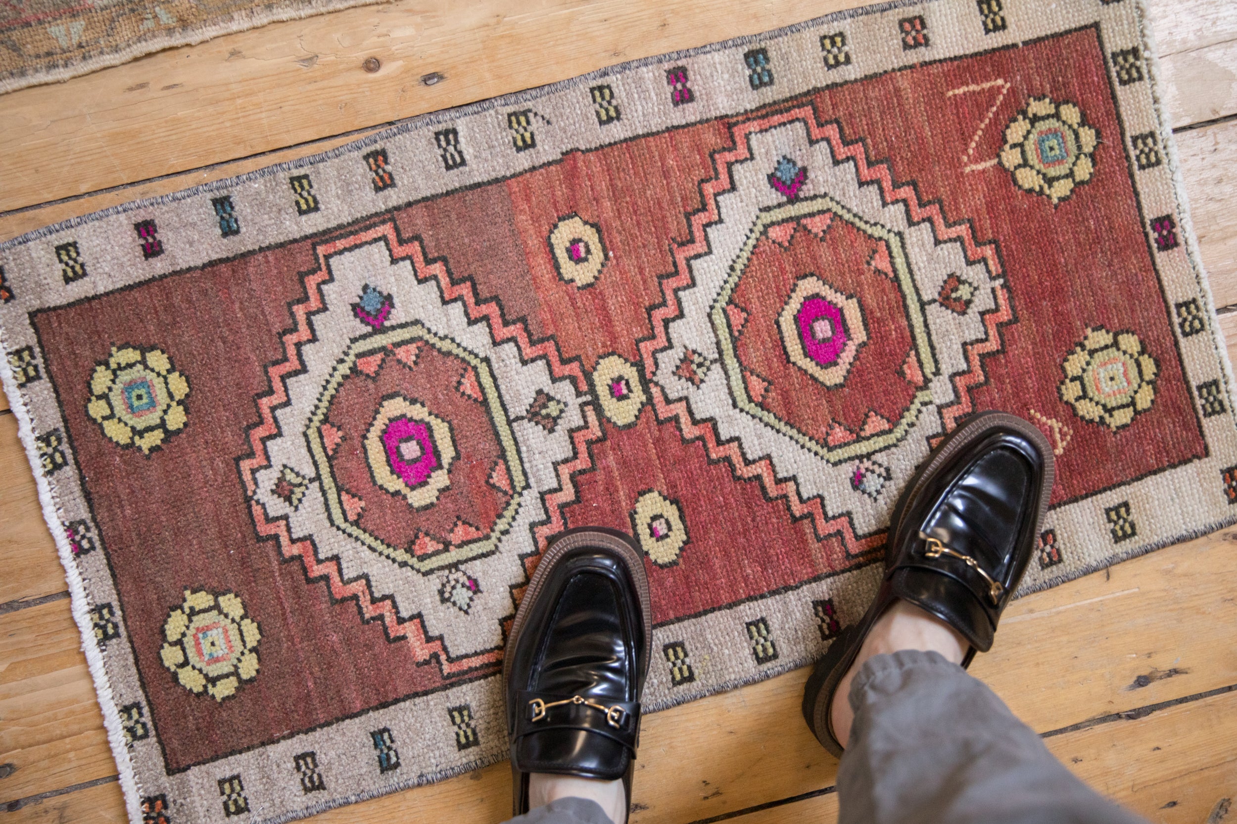 1.5x3 Vintage Distressed Kars Rug Mat