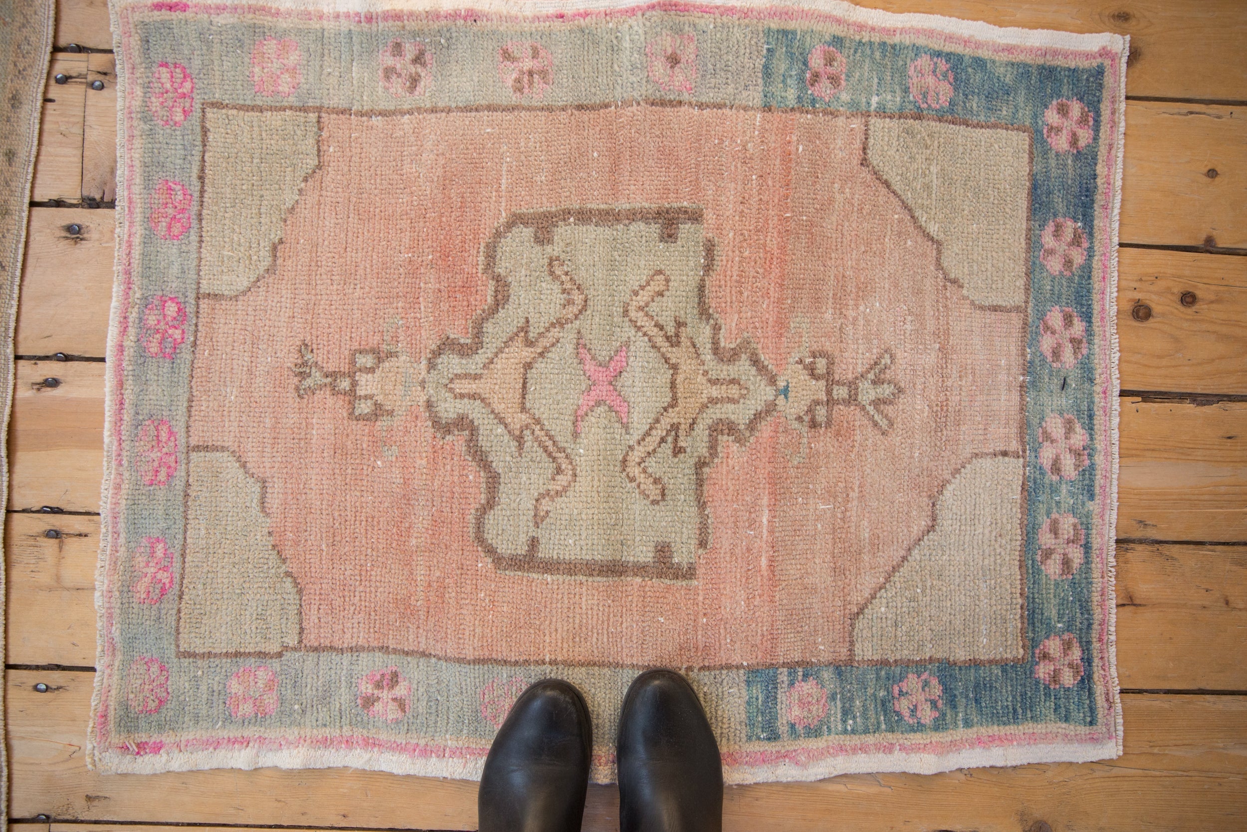 2.5x3 Vintage Distressed Oushak Square Rug // ONH Item 10068 Image 1