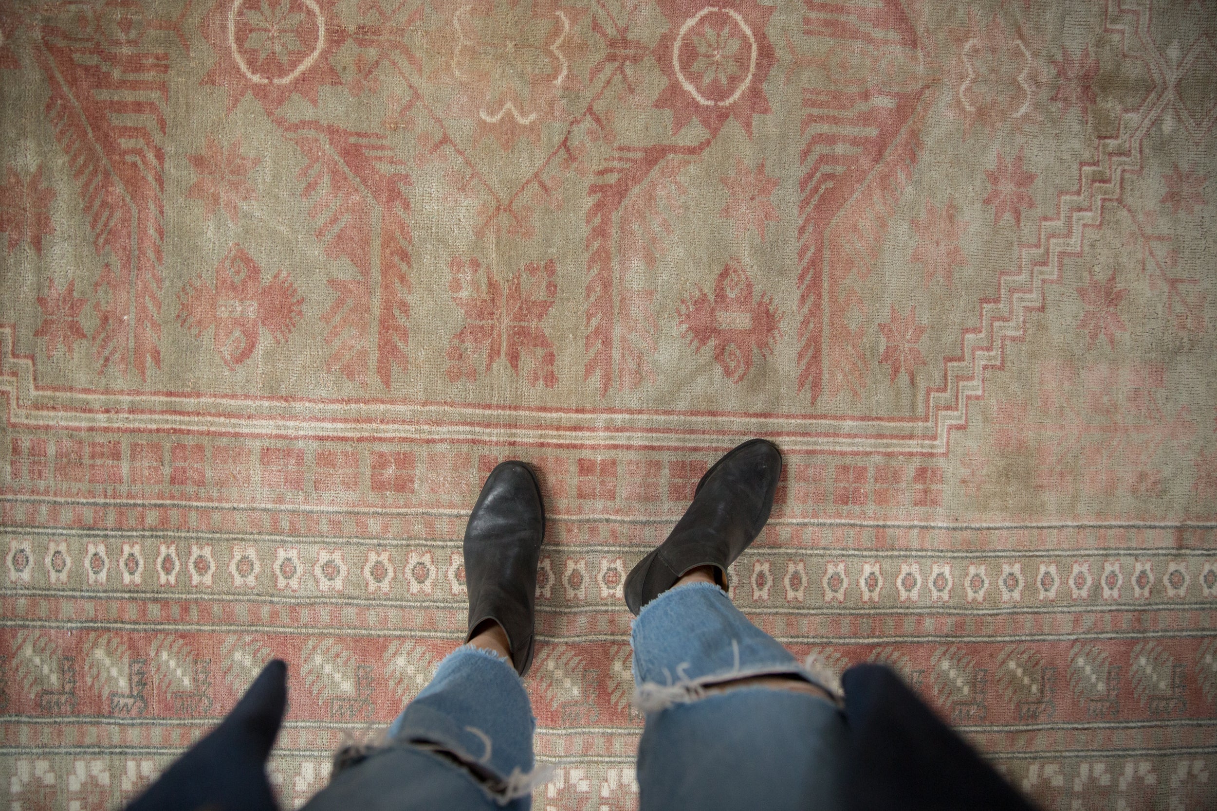 7x9.5 Vintage Distressed Oushak Carpet // ONH Item 10142