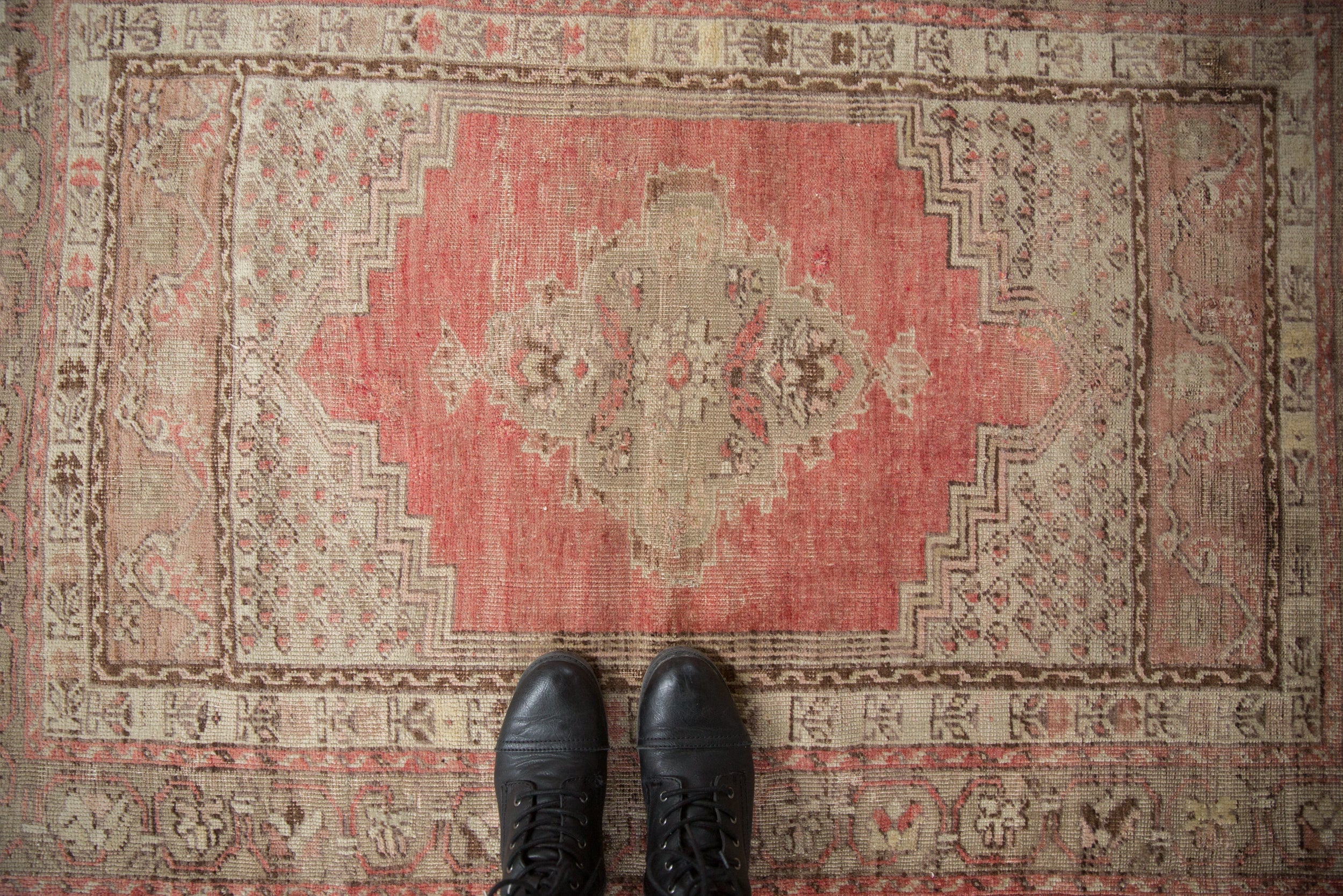 3x4.5 Vintage Distressed Kula Rug // ONH Item 10164 Image 1