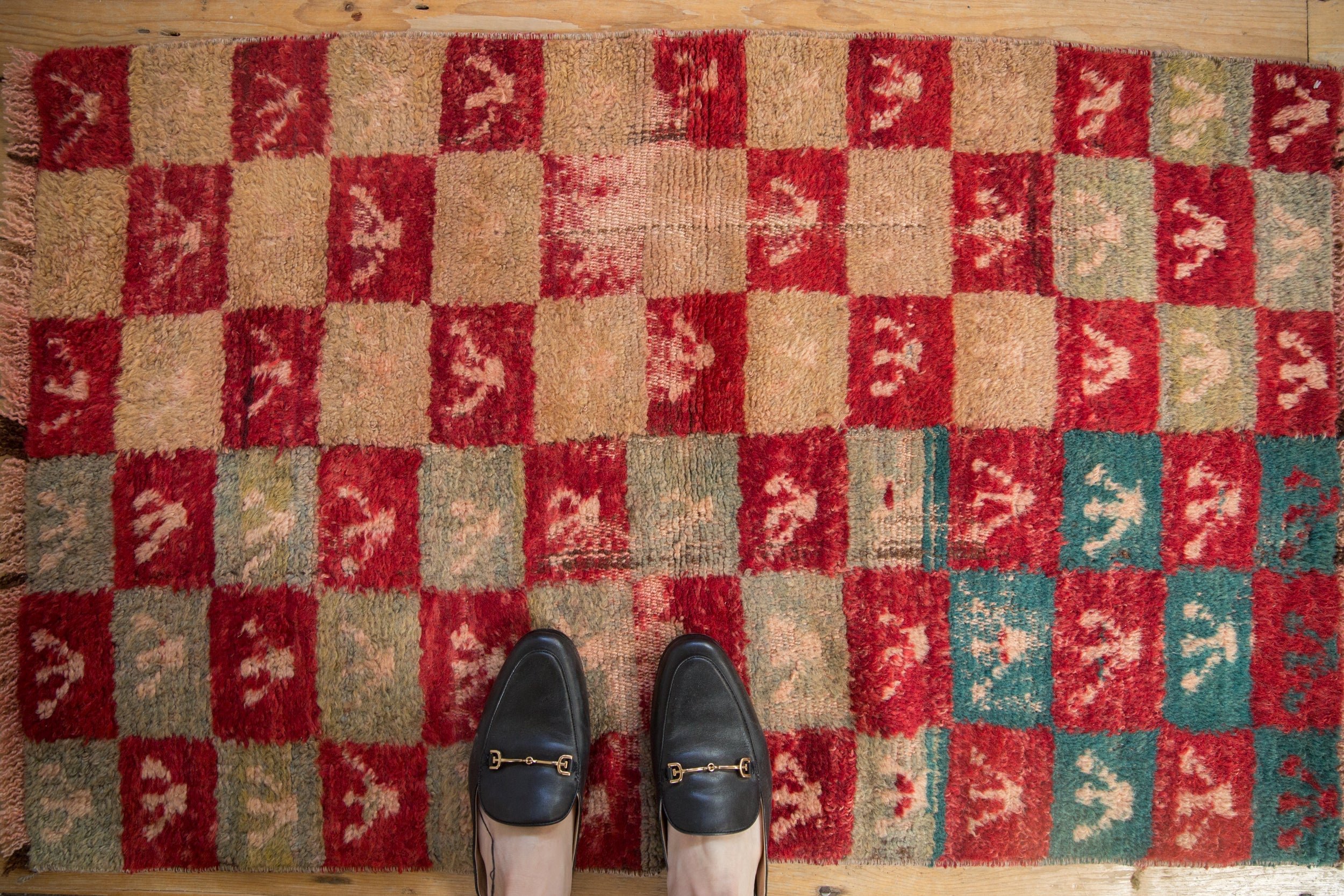 2.5x4 Vintage Distressed Tulu Rug // ONH Item 10377 Image 1