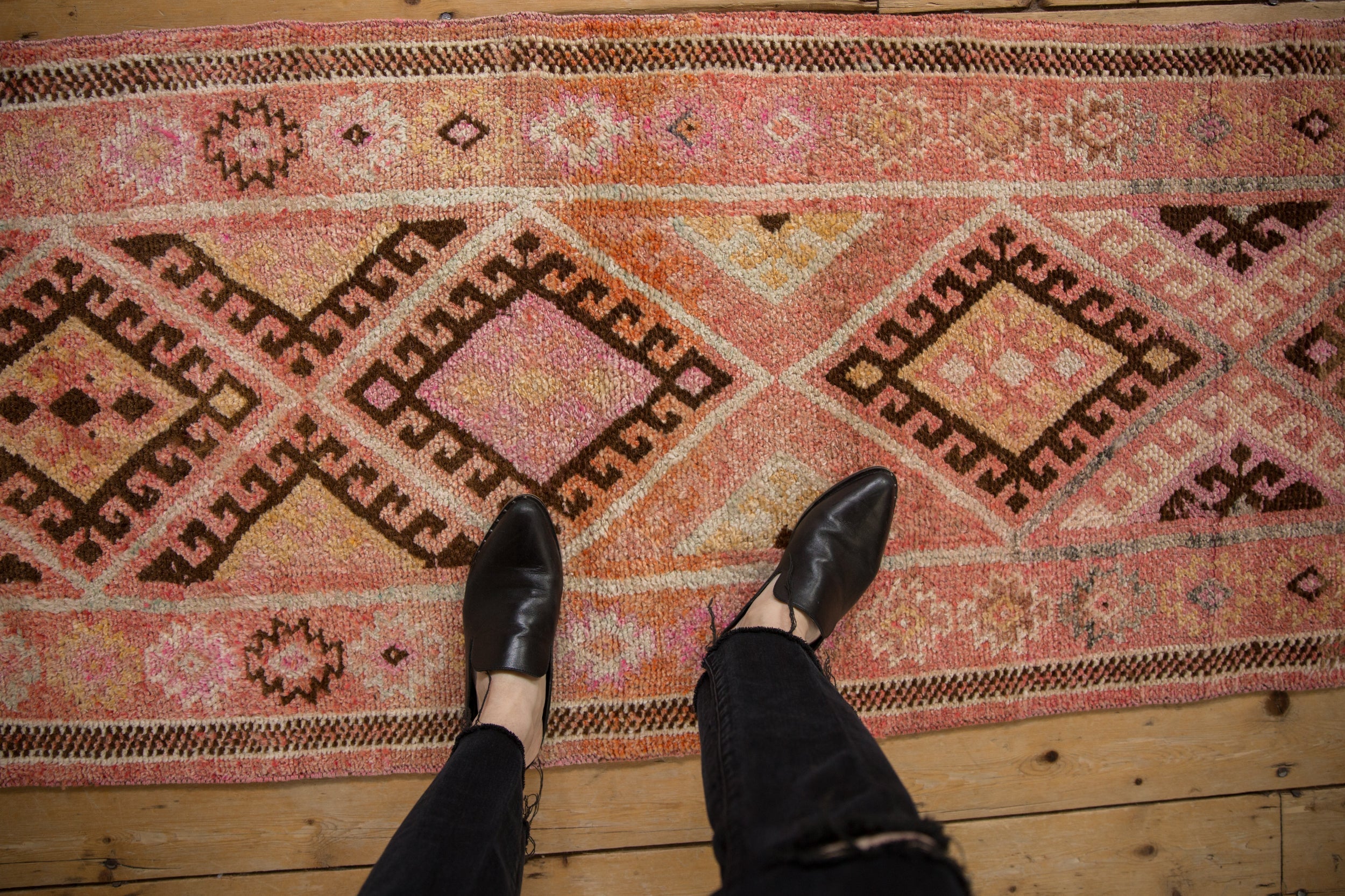 2.5x8.5 Vintage Kurd Rug Runner // ONH Item 10398 Image 1