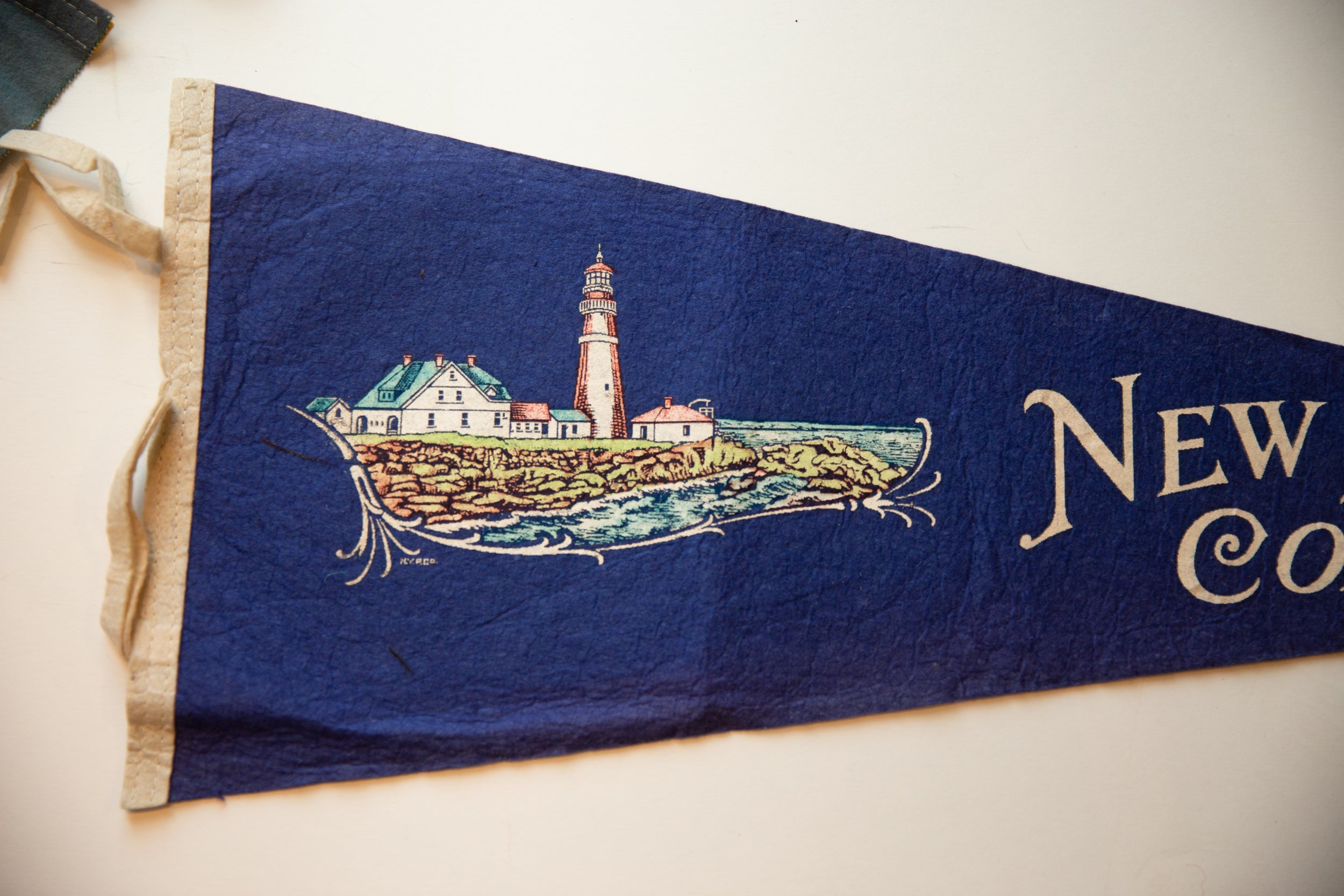 Vintage New London CT Felt Flag // ONH Item 10495 Image 1