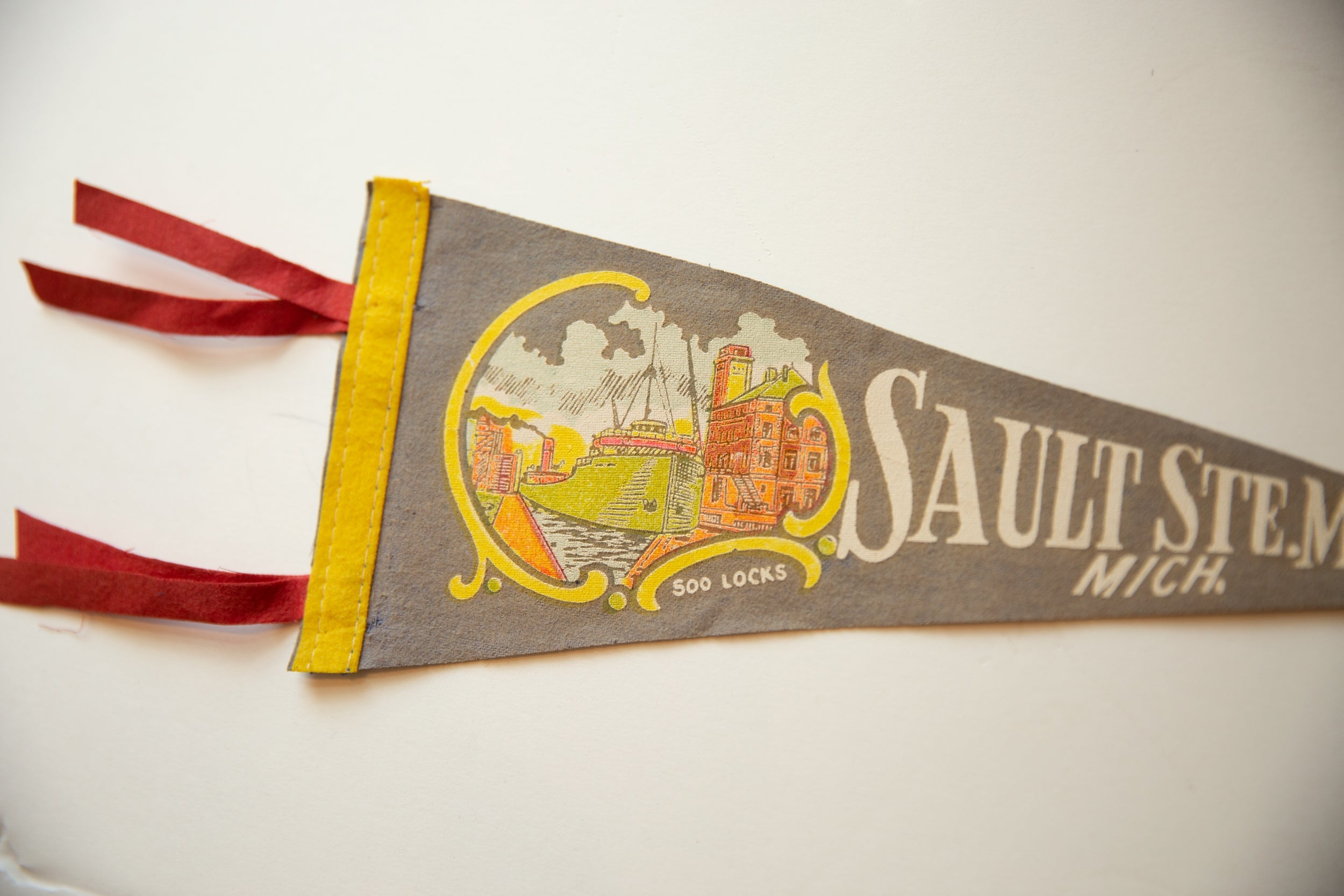 Vintage Sault Ste Marie Michigan Felt Flag // ONH Item 10503 Image 1