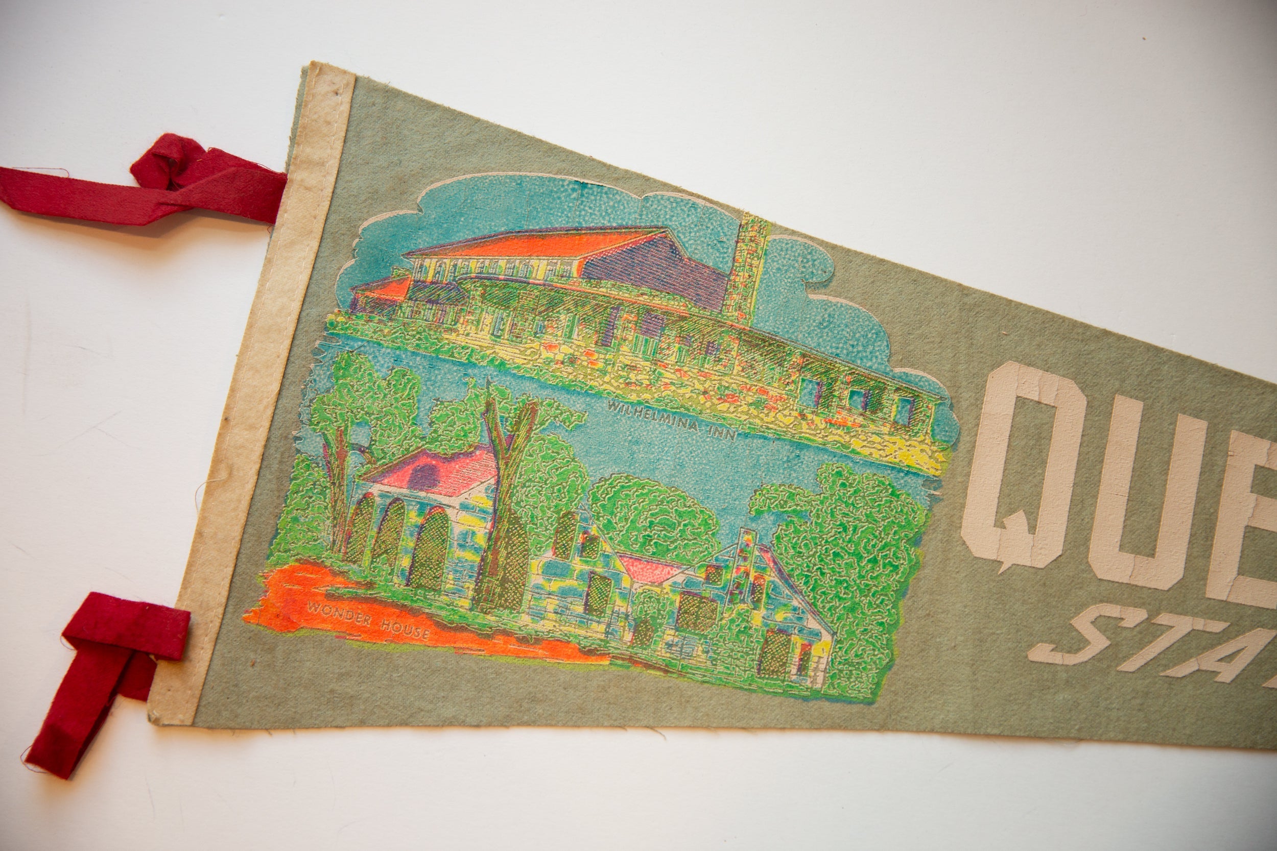 Vintage Queen Wilhelmina State Park Arkansas Felt Flag // ONH Item 10560 Image 1