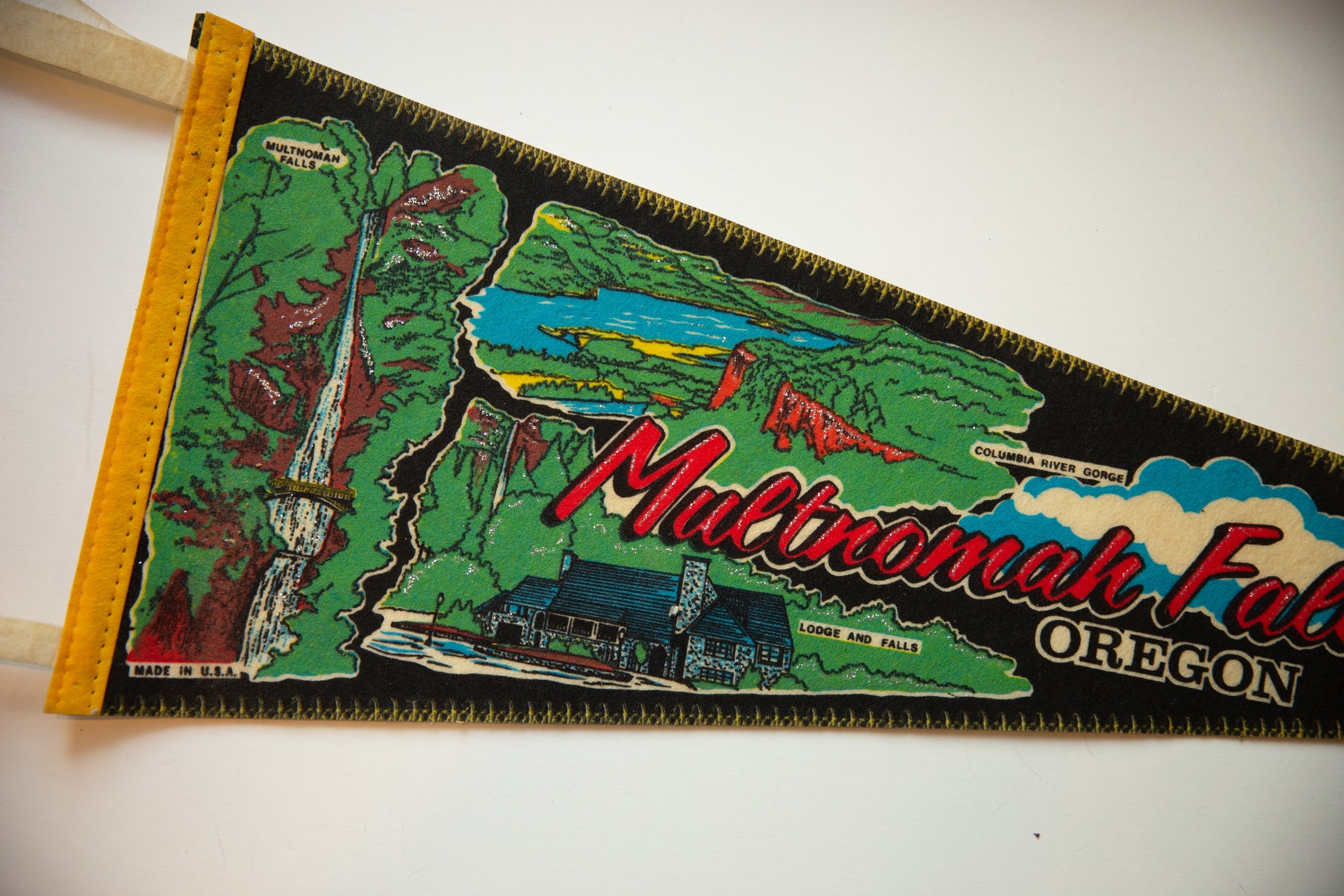 Vintage Multnomah Falls Oregon Felt Flag // ONH Item 10576 Image 1