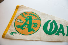 Vintage Swingin Oakland As Baseball Felt Flag Pennant // ONH Item 10681 Image 1