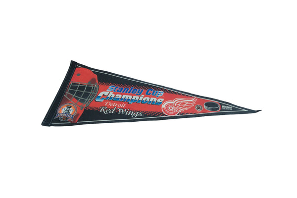 Detroit Red Wings Stanley cup Championships 2002 Felt Flag Pennant // ONH Item 11227 Image 1
