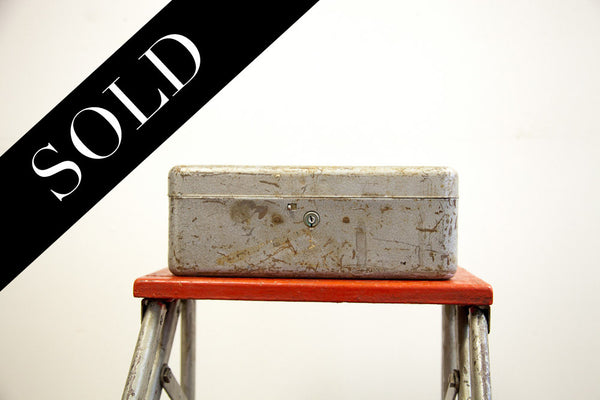 Gray Metal Tool Box // ONH Item 1125 Image 7