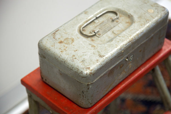 Gray Metal Tool Box // ONH Item 1125 Image 2