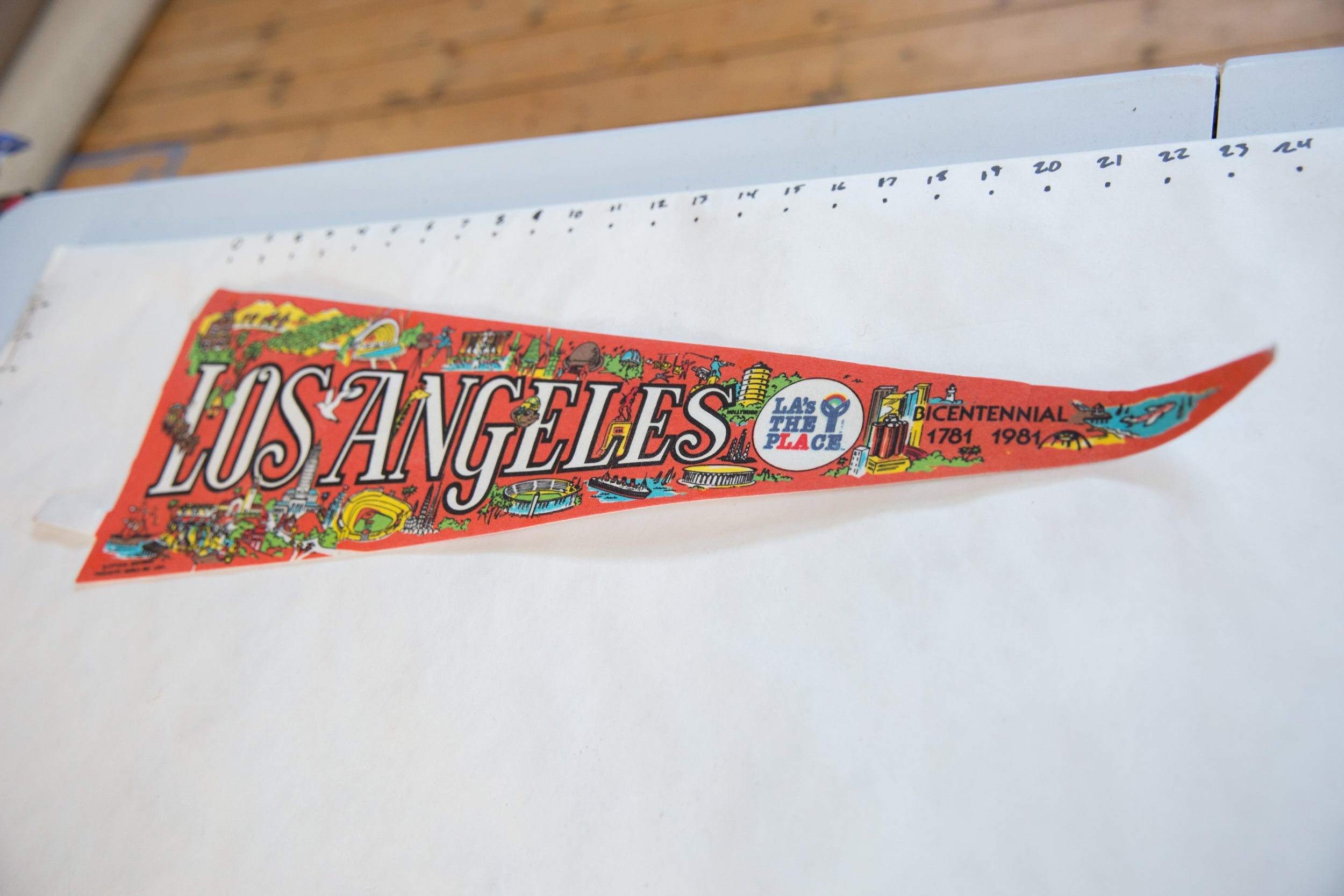 Los Angeles Felt Flag Pennant // ONH Item 11301 Image 1
