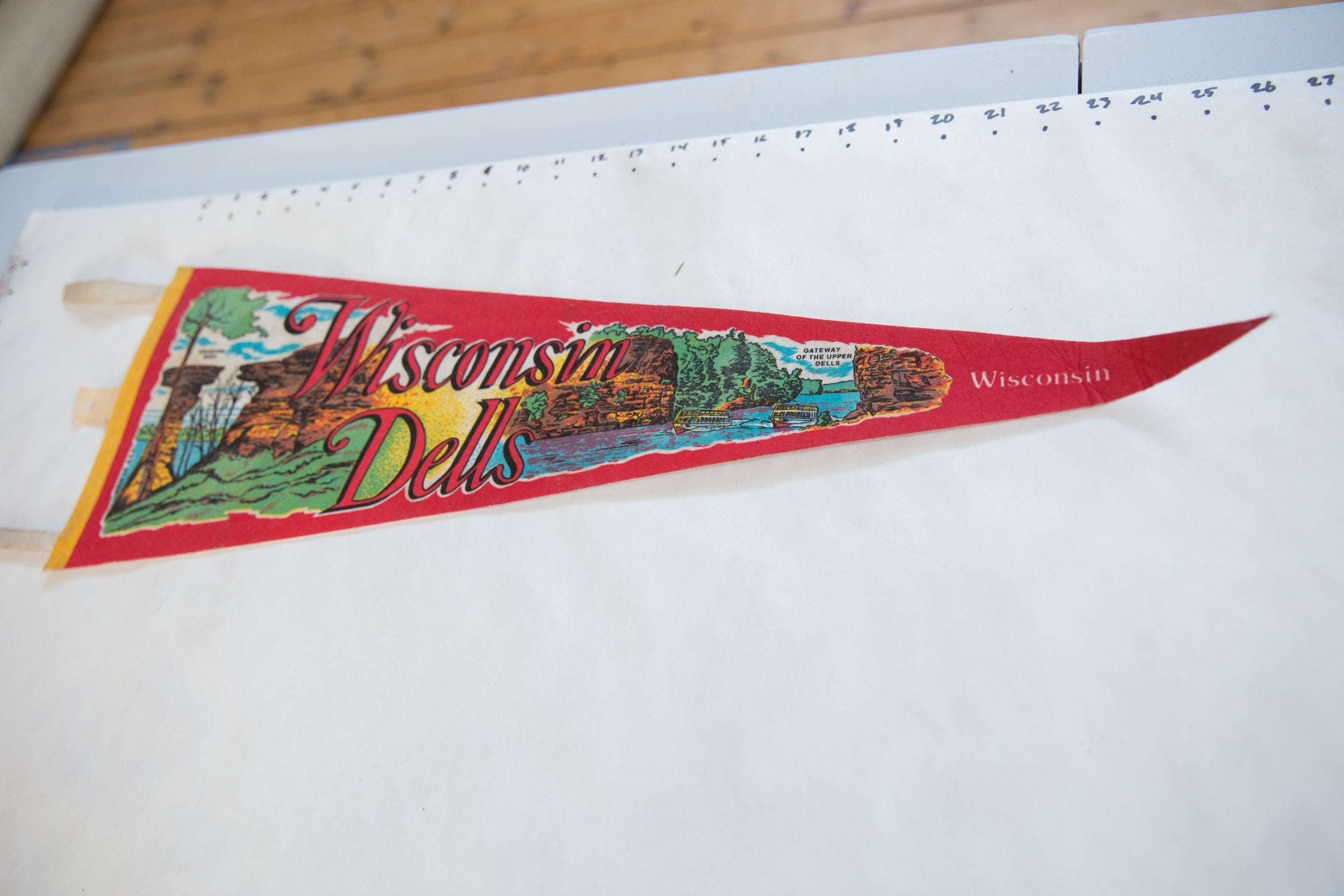 Wisconsin Dells Felt Flag Pennant // ONH Item 11306 Image 1