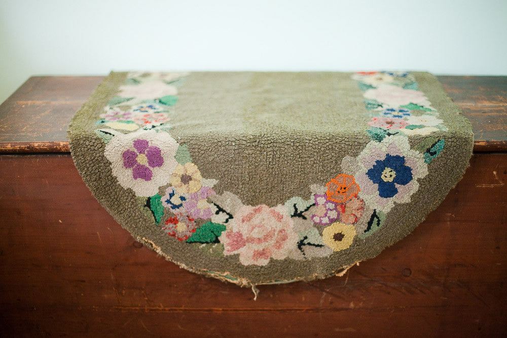 2x4 Antique American Hooked Rug // ONH Item 1141 Image 1