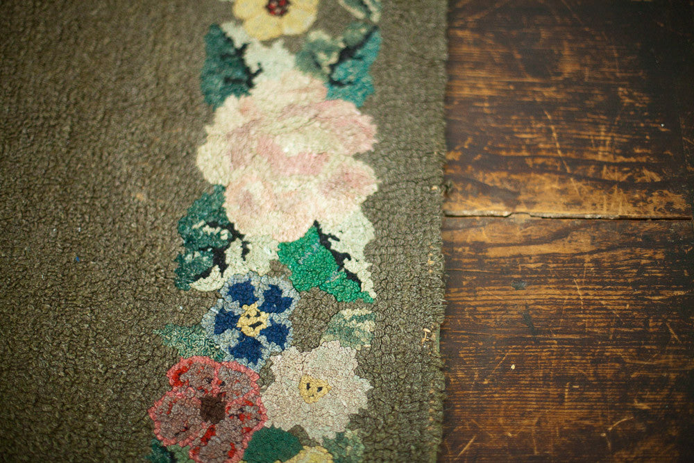 Vintage American Hooked Rug 2'3