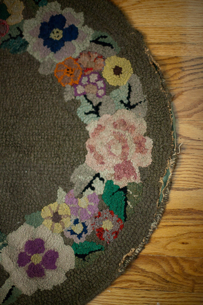 Vintage American Hooked Rug 2'3