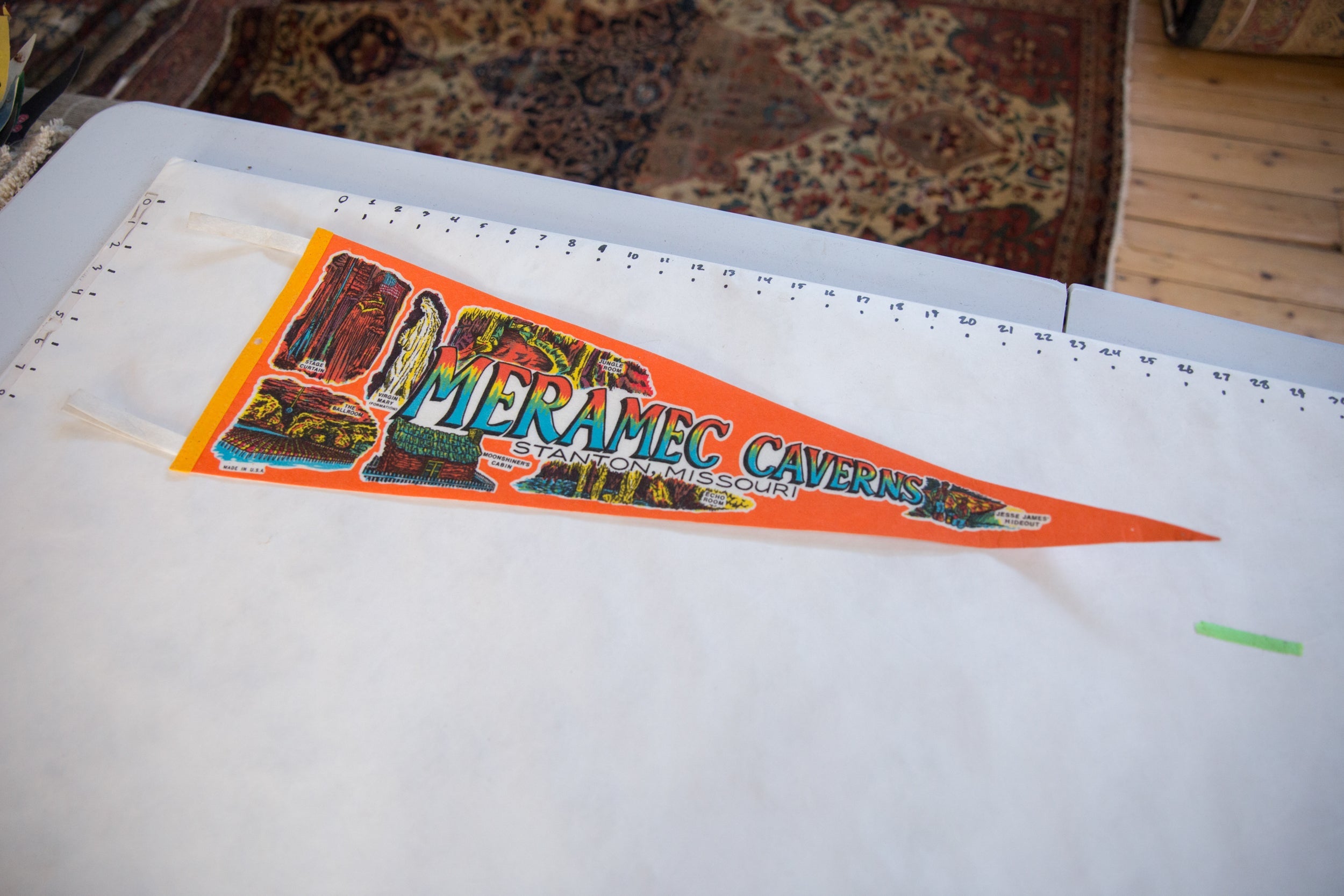 Meramec Caverns Stanton Missouri Felt Flag Pennant // ONH Item 11508 Image 1