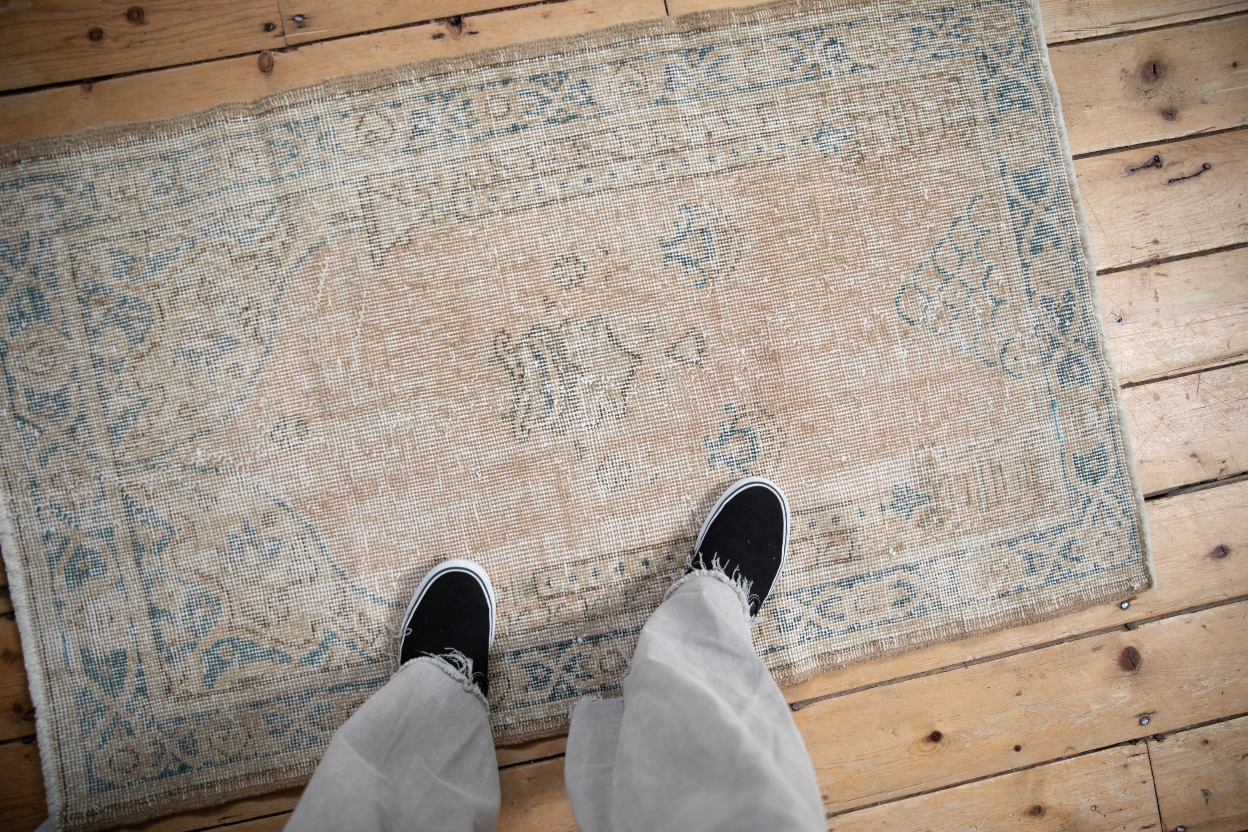 2.5x4 Vintage Distressed Sparta Rug // ONH Item 11650 Image 1