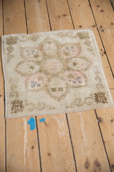 Vintage Distressed Oushak Square Rug Mat // ONH Item: 11701, Image 3