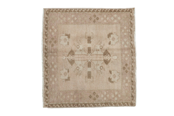 Vintage Distressed Oushak Square Rug Mat // ONH Item: 11736