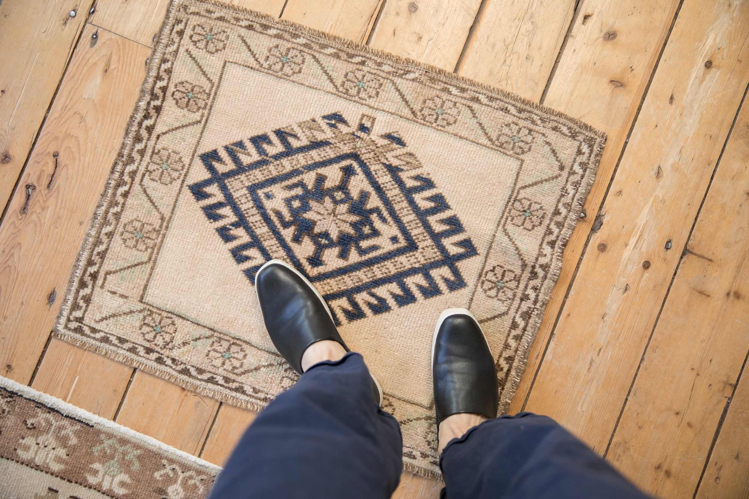 Vintage Distressed Oushak Square Rug Mat // ONH Item: 11746, Image 1