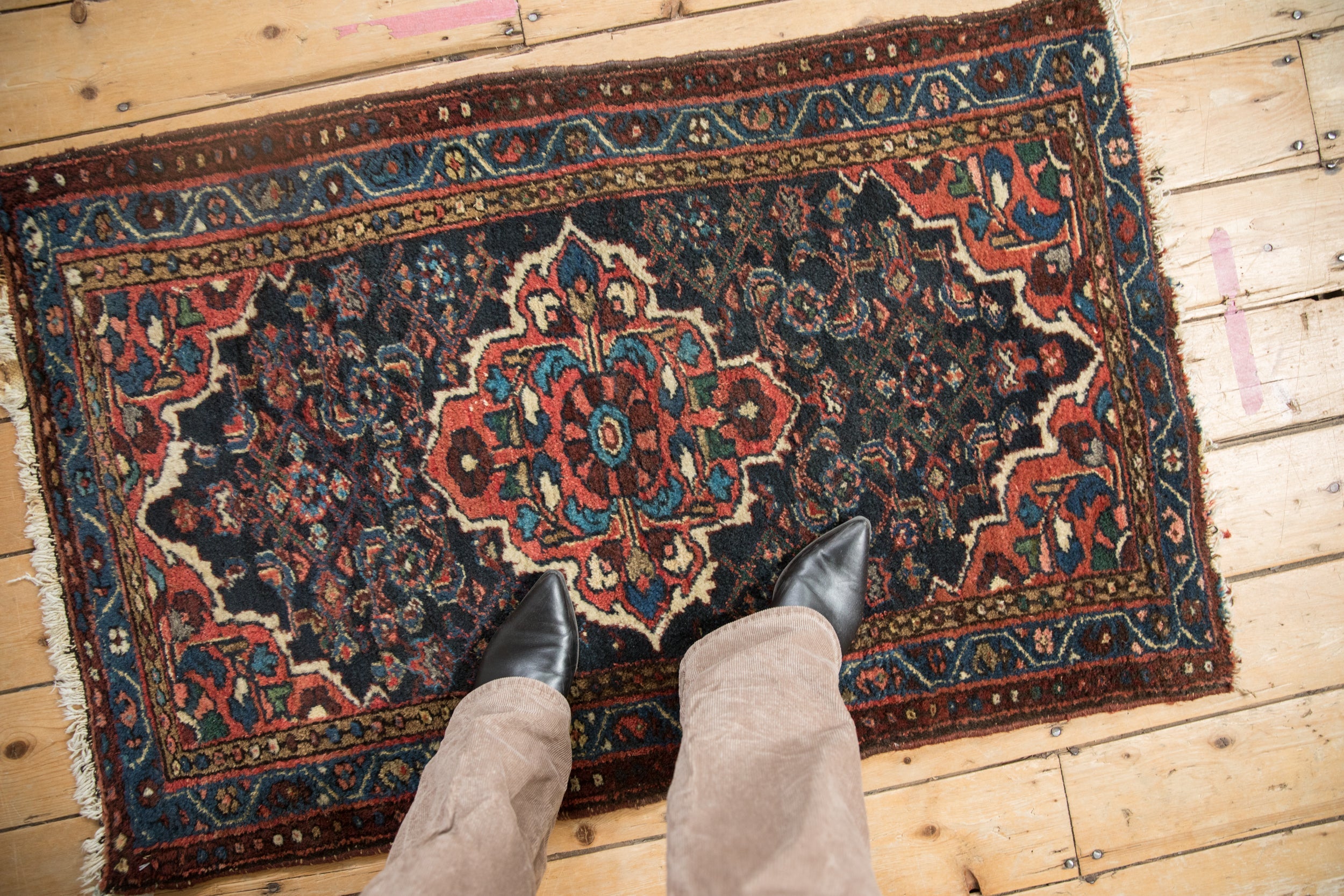 2.5x4 Vintage Dargezine Rug // ONH Item 11840 Image 1