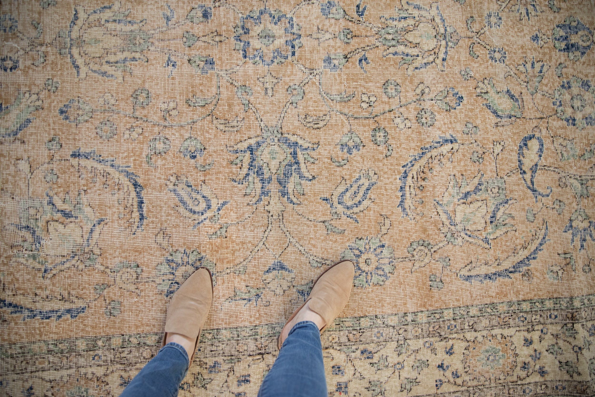 6.5x10.5 Vintage Distressed Sparta Carpet // ONH Item 11850 Image 1