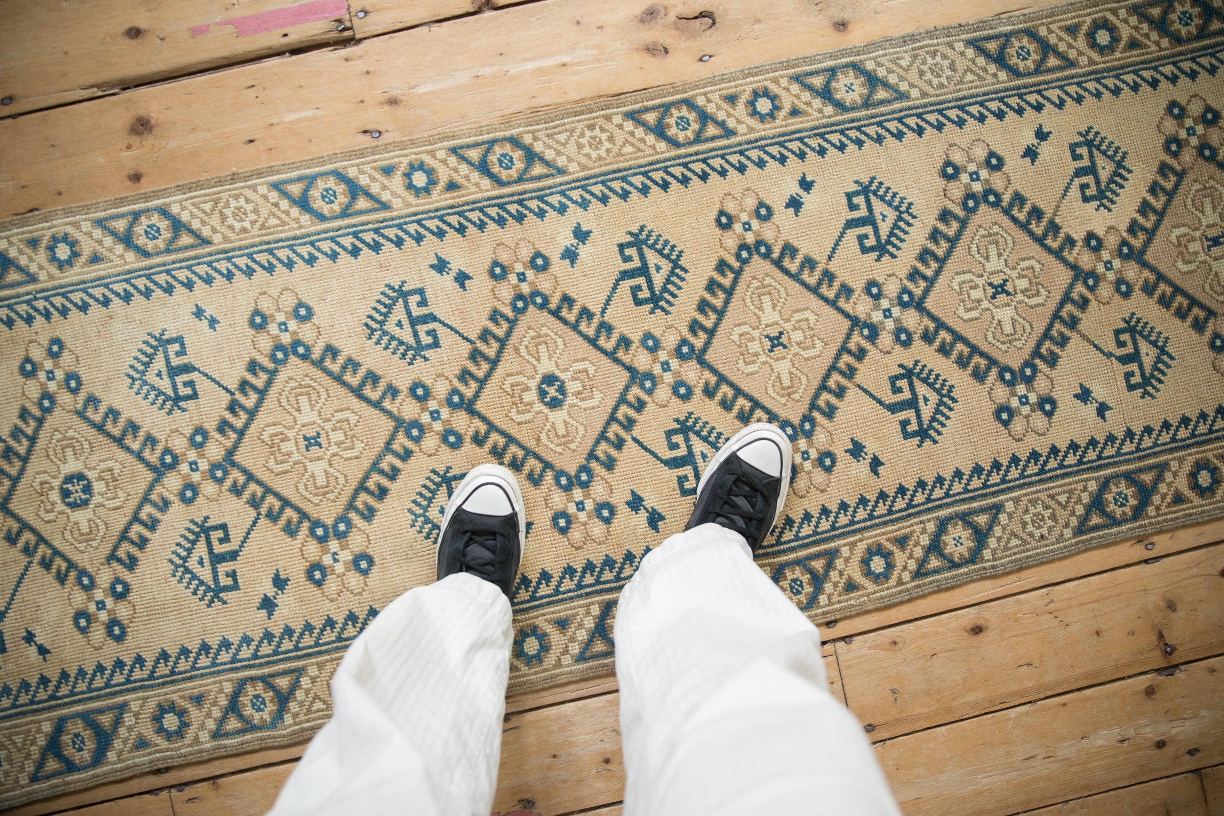 2.5x9 Vintage Distressed Dosemealti Rug Runner // ONH Item 12074 Image 1