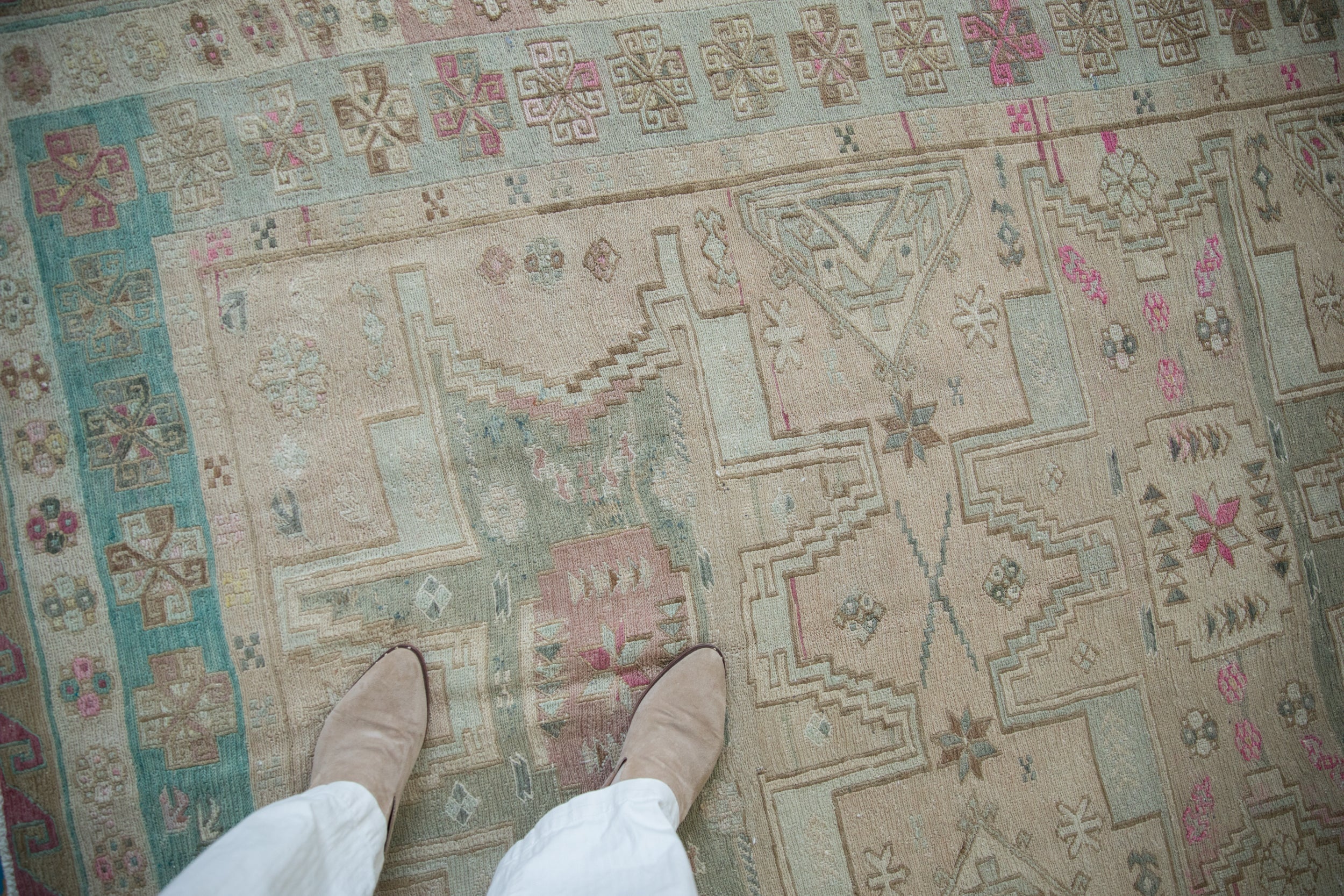 5.5x8.5 Vintage Distressed Soumac Design Carpet // ONH Item 12079 Image 1