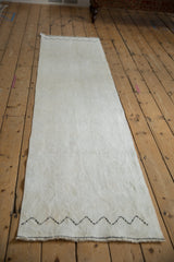 Plain-weave vintage hemp kilim runner, featuring a striking black zigzag stitch detail.