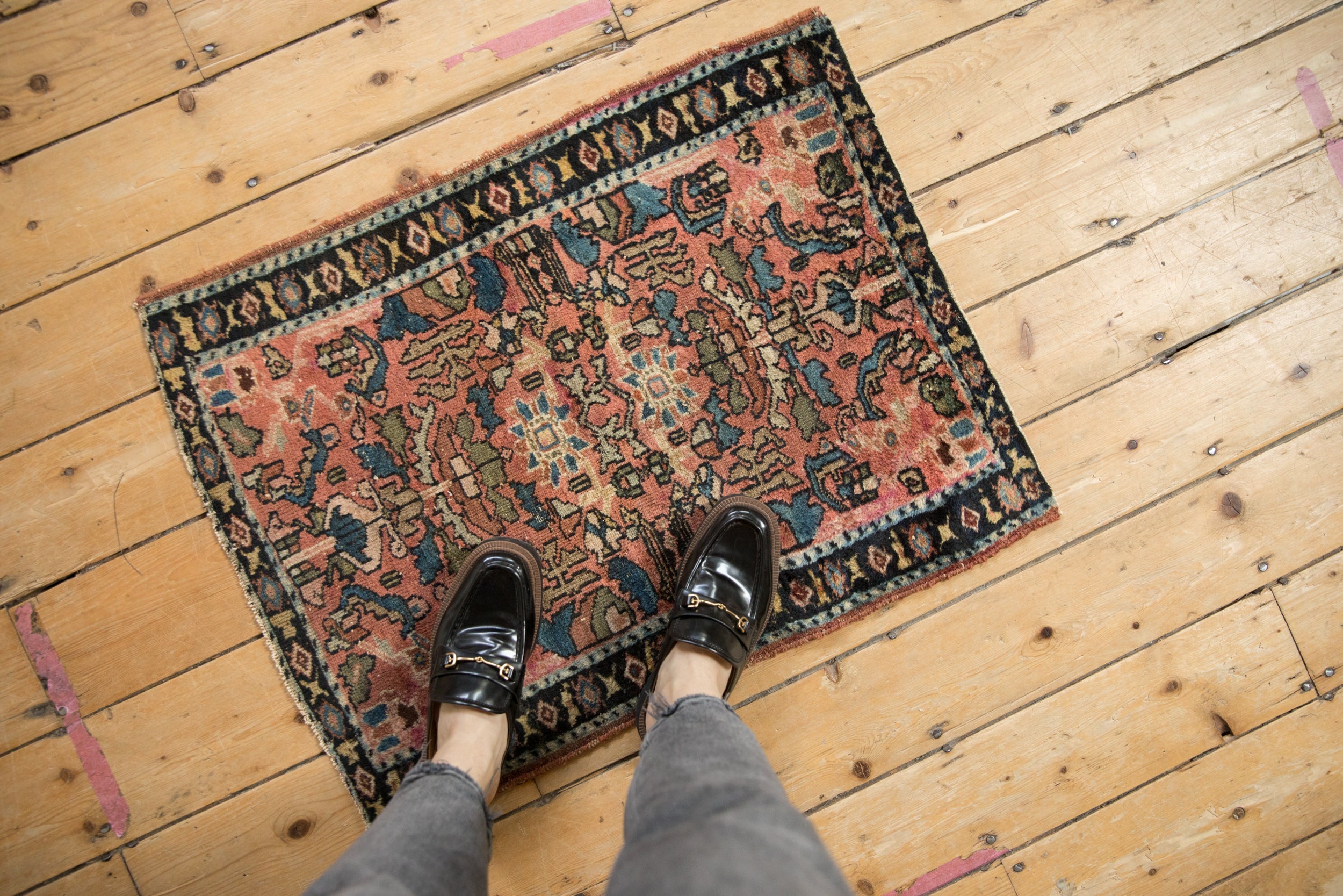 Antique Lilihan Square Rug Mat // ONH Item: 12189, Image 1