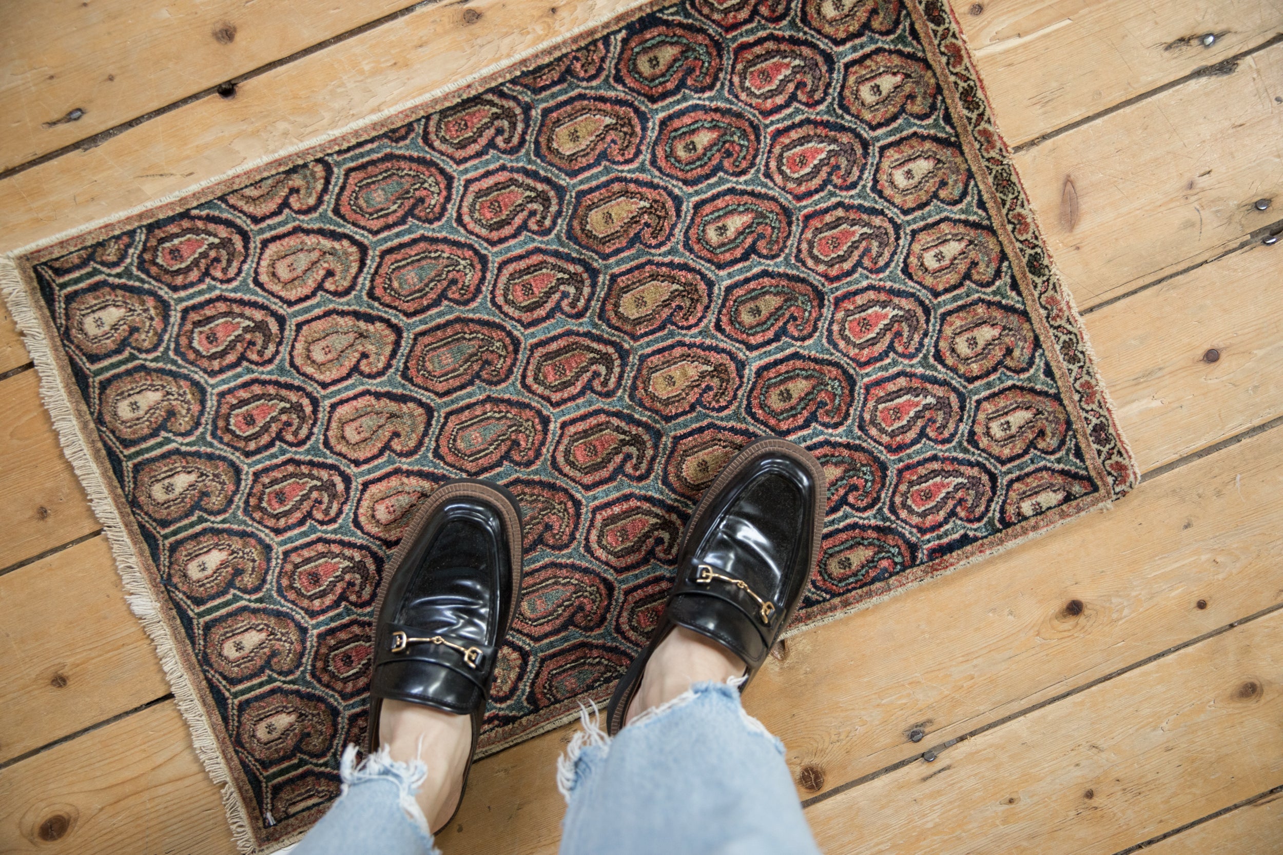 Vintage Fragment Farahan Sarouk Rug Mat // ONH Item: 12196, Image 1