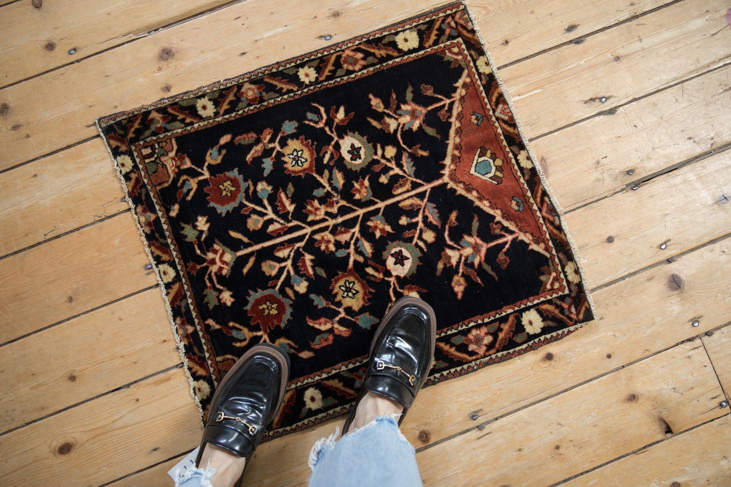 Antique Farahan Sarouk Square Rug Mat // ONH Item: 12197, Image 1