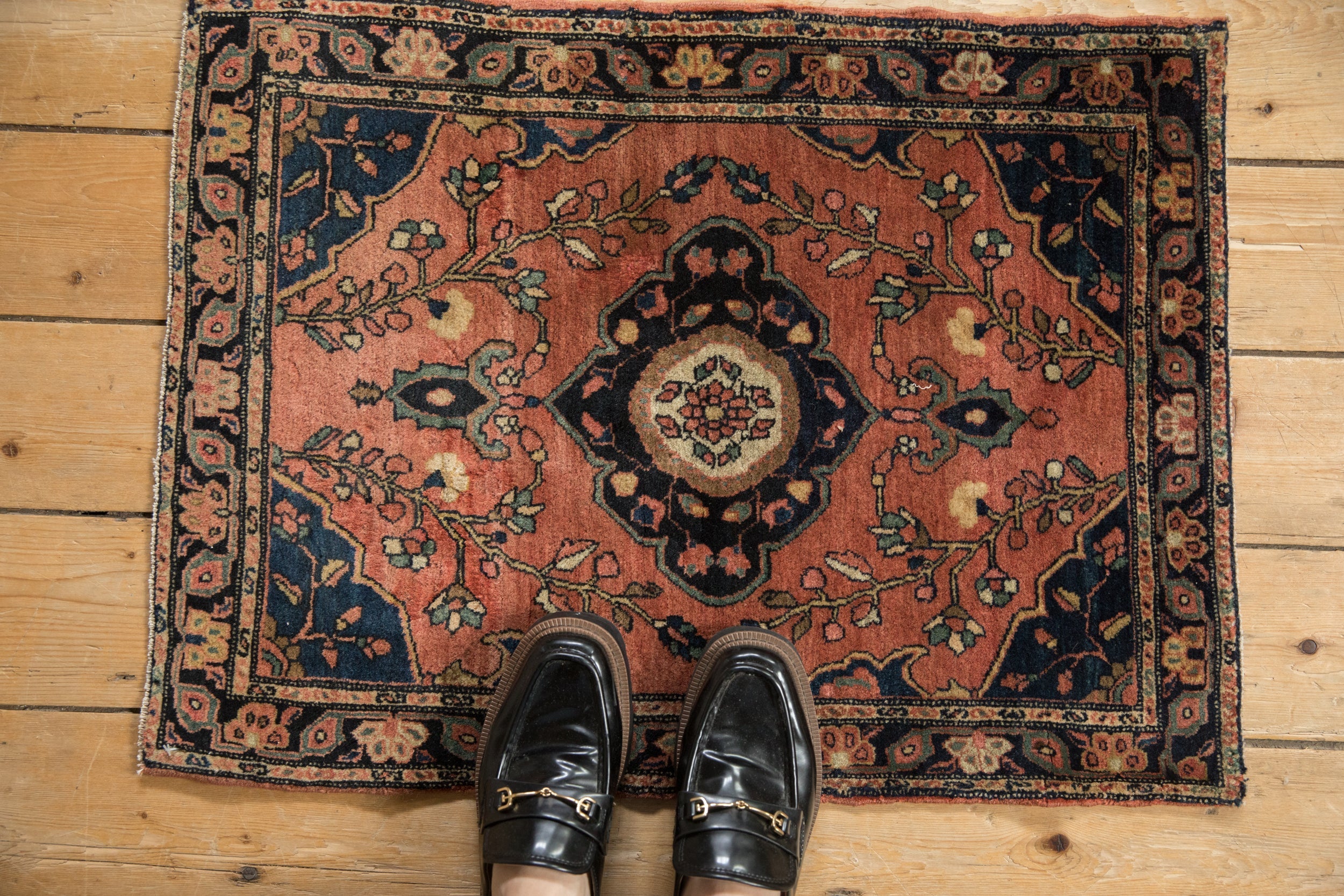 Antique Farahan Sarouk Square Rug Mat // ONH Item: 12224, Image 1