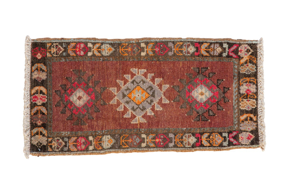 Vintage Distressed Kars Rug Mat // ONH Item: 12462