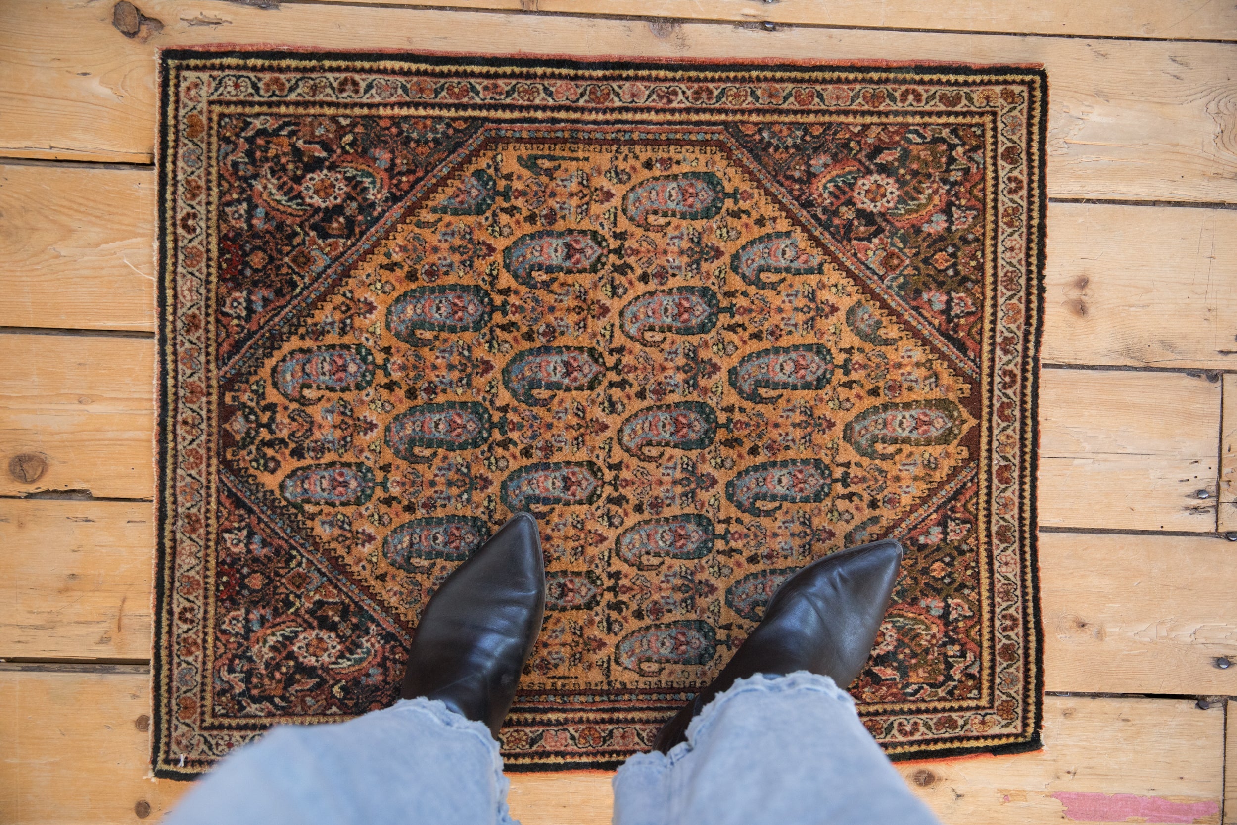 Vintage Fine Sarouk Square Rug Mat // ONH Item: 12495, Image 1