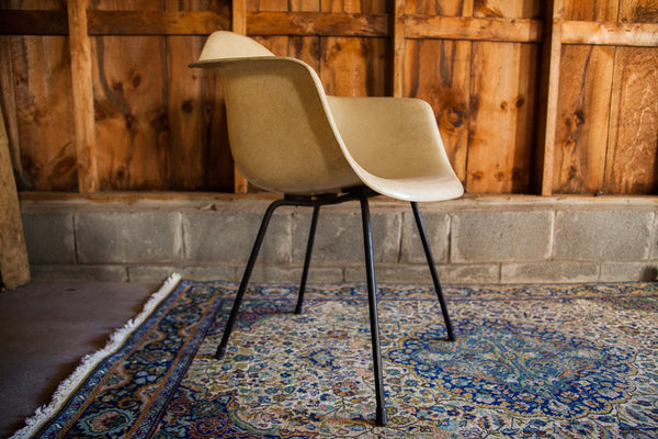 Eames Venice Label Parchment Chair // ONH Item 1251 Image 1