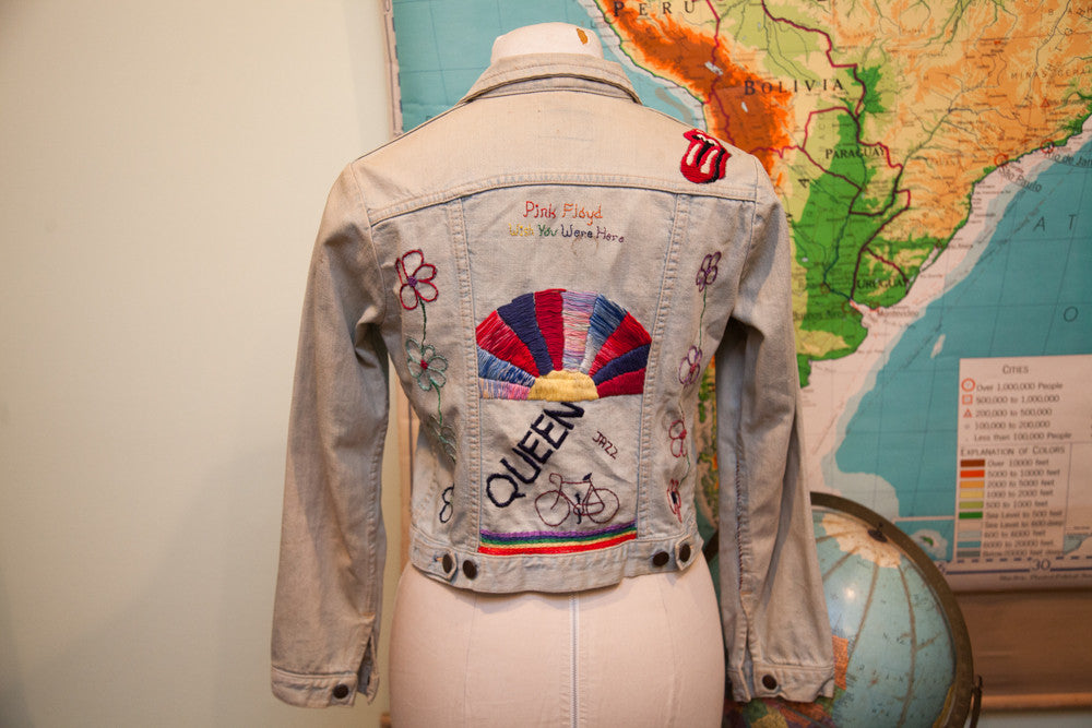 Vintage 70s Wrangler Jean Jacket Hippie Memorabilia // Rolling Stones Queen Music Stitching // Freaks and Geeks Clothing // ONH Item 1507