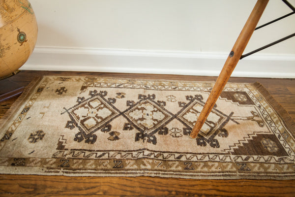 2x2.5 Muted Vintage Turkish Rug // ONH Item 1617 Image 2