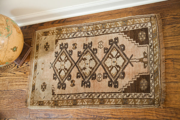 2x2.5 Muted Vintage Turkish Rug // ONH Item 1617 Image 4