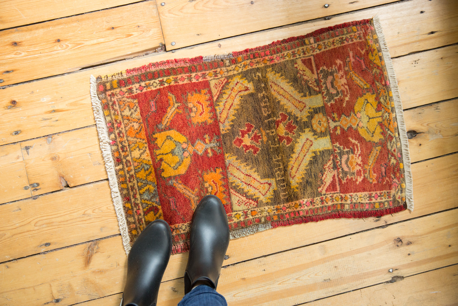 2x2.5 Small Vintage Turkish Rug // ONH Item 1619 Image 1