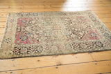 Full perspective view of the antique Farahan Sarouk's medallion and border design.