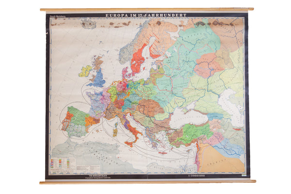 Oversize Vintage Pull Down Map of Europa // ONH Item 2110