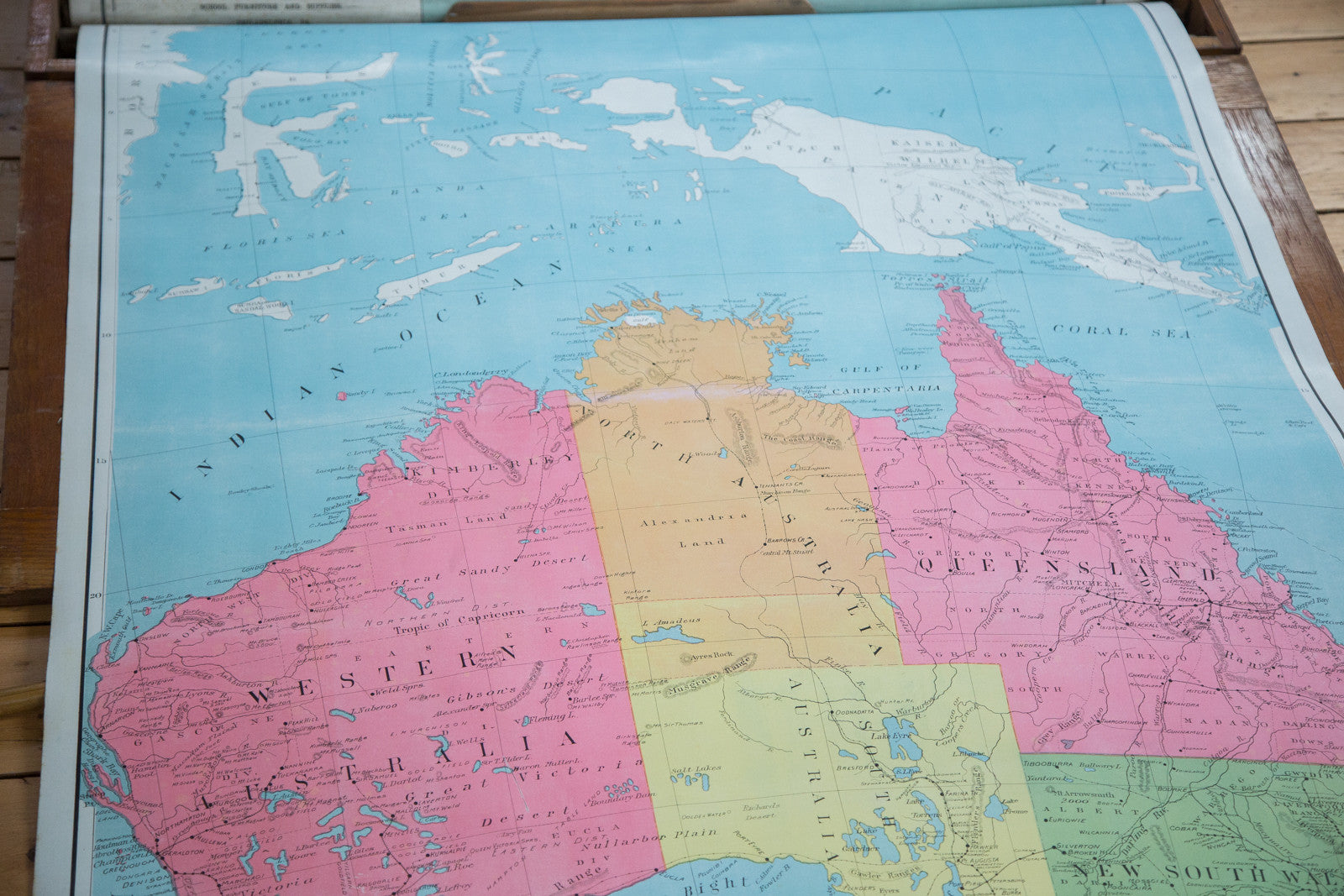 Vintage Pull Down Map Australia // ONH Item 2183 Image 1