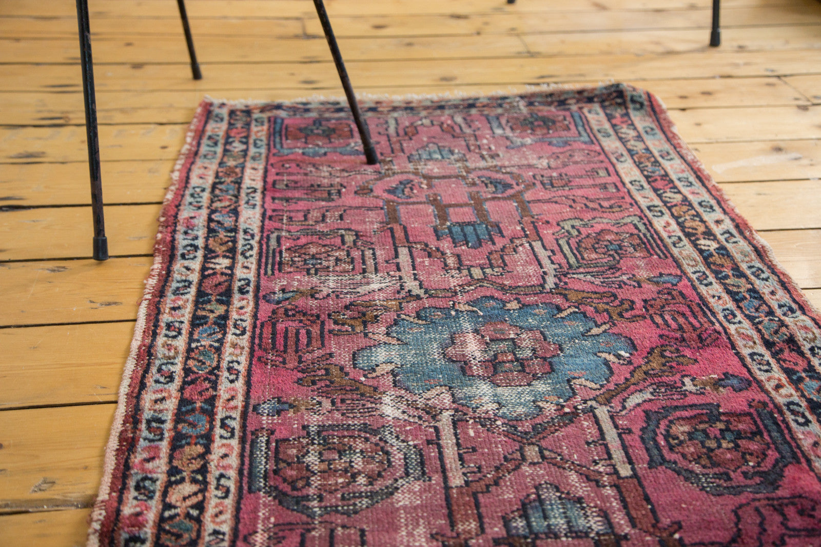 2.5x4.5 Distressed Vintage Lilihan Rug // ONH Item 2672 Image 1