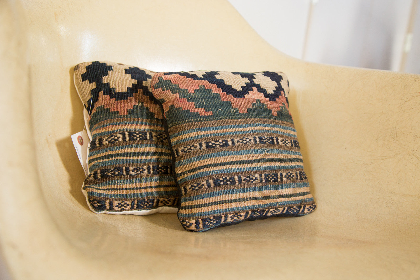 Small Kilim Pillow // ONH Item 2731A Image 1